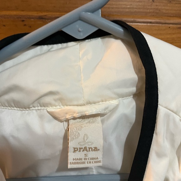 Prana vest size S - Picture 4 of 6